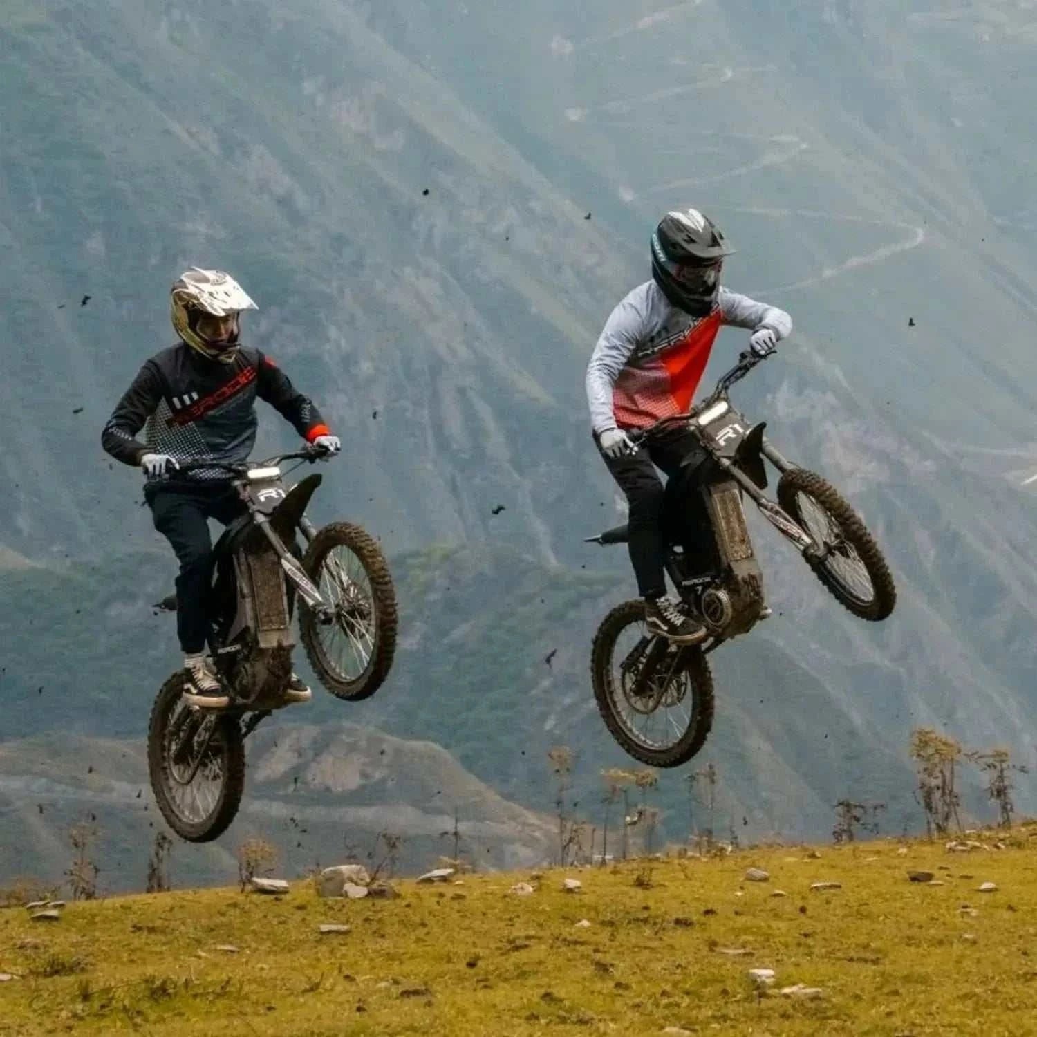 HEZZO 8000W Electric Dirt Bike 72v 35Ah Electric Bike Middrive Rerode 